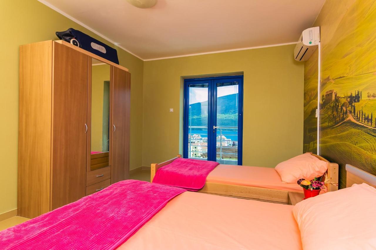 Villa Sea-N-Sun, 7 Bedrooms & Pool, Nearby Portonovi Marina. Ðenovići Dış mekan fotoğraf