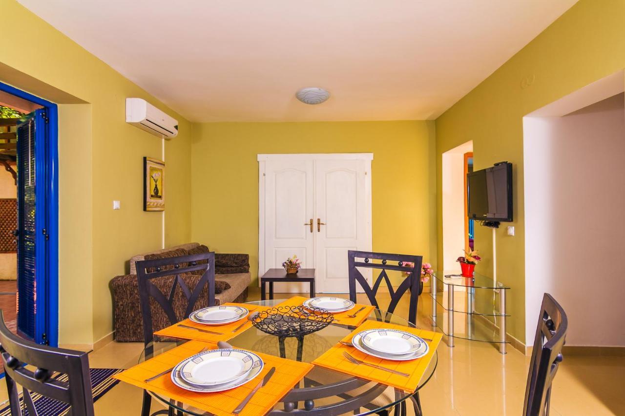 Villa Sea-N-Sun, 7 Bedrooms & Pool, Nearby Portonovi Marina. Ðenovići Dış mekan fotoğraf