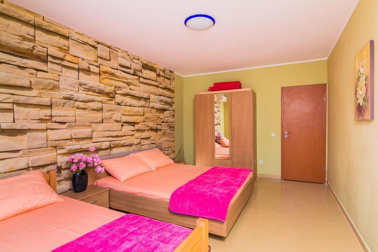 Villa Sea-N-Sun, 7 Bedrooms & Pool, Nearby Portonovi Marina. Ðenovići Dış mekan fotoğraf